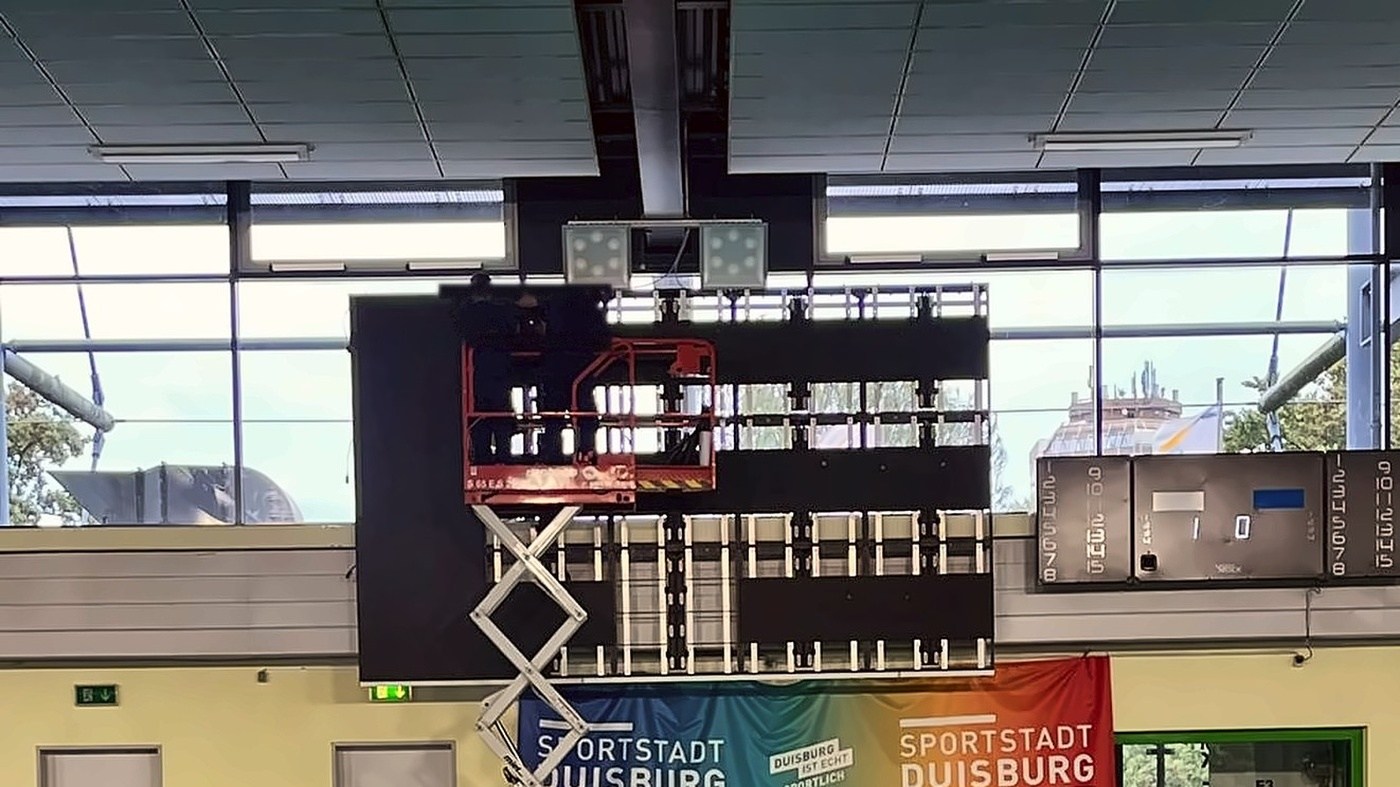 Schwimmstadion Duisburg – Videowand am Beckenrand 5