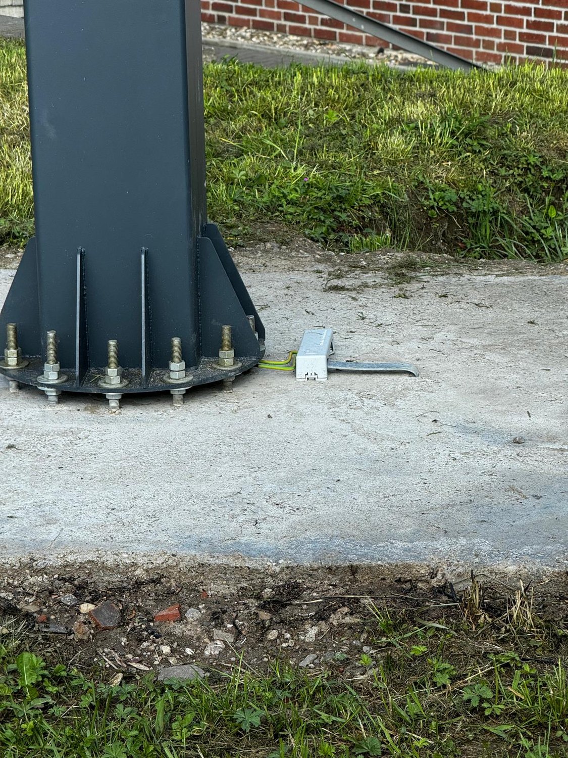Steinhof Duisburg – Werbepylon 5